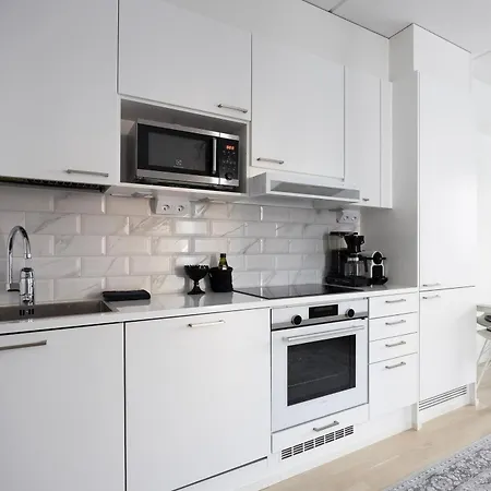 شقة Bright And Fresh 6th Floor Studio Apartment, Bus Stop 200m